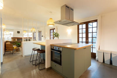 Maison - 300 m² - 13 pièces