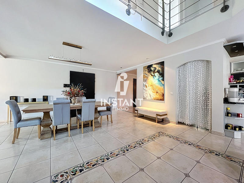 Villa - 238 m² - 9 pièces