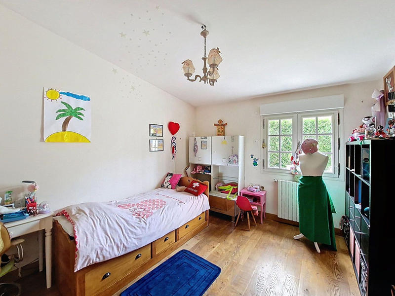 Maison - 270 m² - 10 pièces