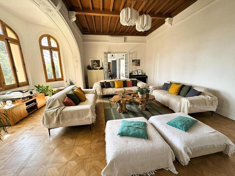 Demeure - 250 m² - 9 pièces