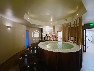 Local commercial - 150 m² - 6 pièces