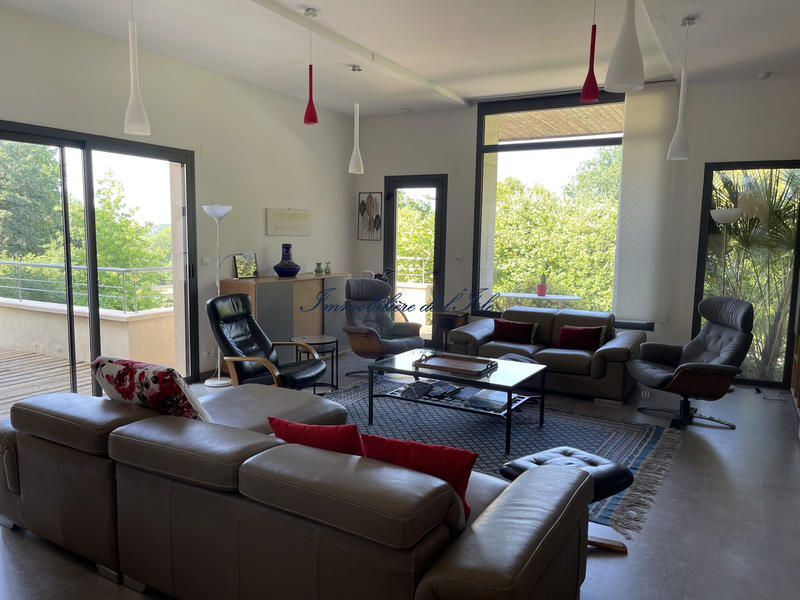 Maison - 248 m² - 9 pièces