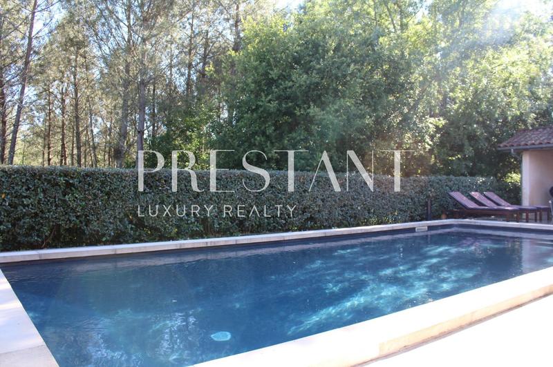 Maison - 421 m² - 10 pièces