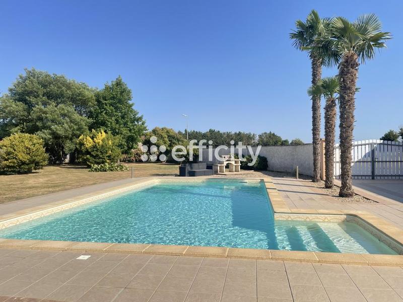 Maison - 245 m² - 10 pièces