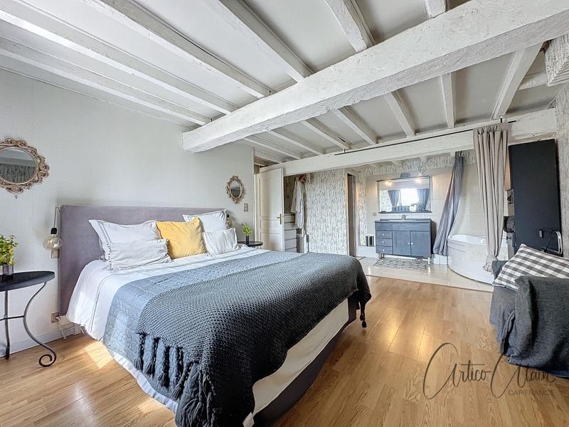 Maison en pierre - 676 m² - 11 pièces