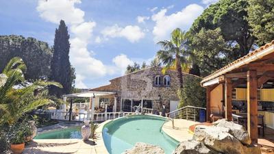 Villa - 439 m² - 8 pièces