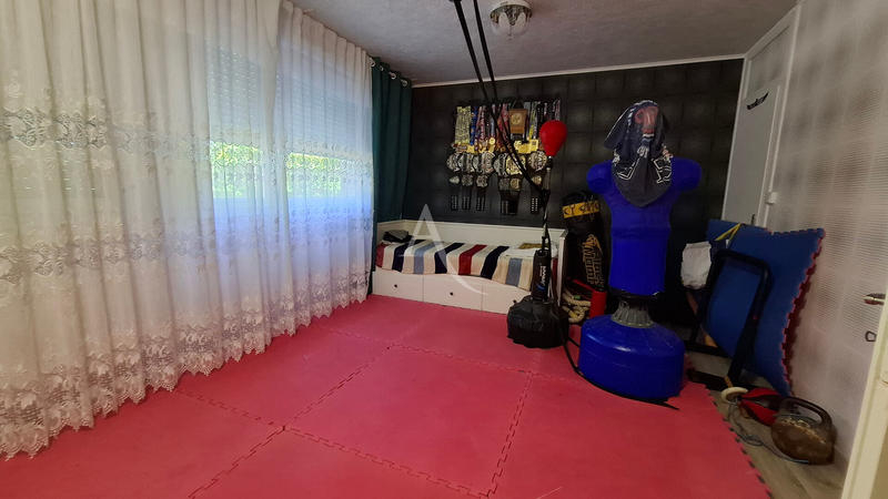 Appartement - 93 m² - 5 pièces