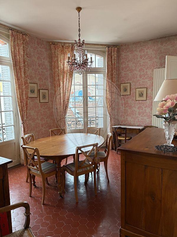 Appartement - 297 m² - 9 pièces