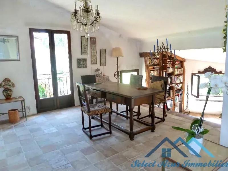 Villa - 200 m² - 7 pièces