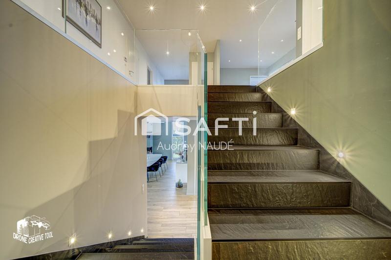 Maison - 235 m² - 8 pièces