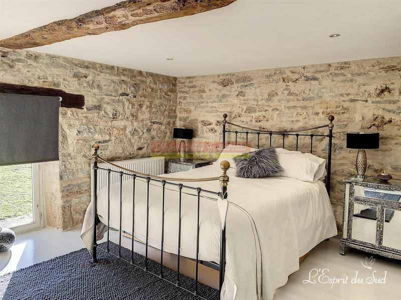 Maison traditionnelle - 216 m² - 8 pièces