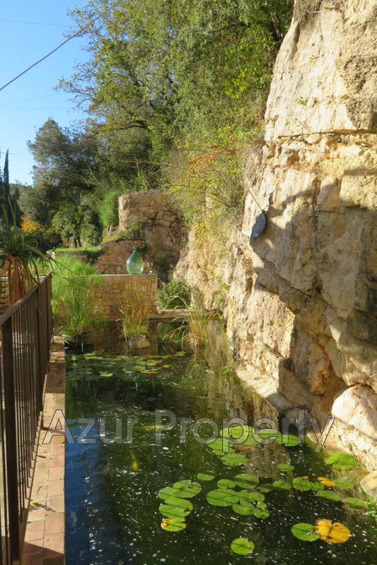 Maison - 460 m² - 14 pièces