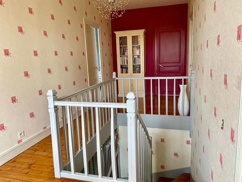 Maison - 240 m² - 6 pièces