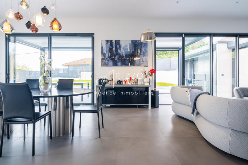 Villa - 290 m² - 6 pièces