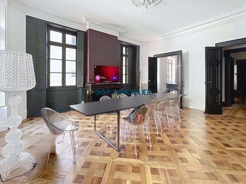 Appartement - 165 m² - 6 pièces