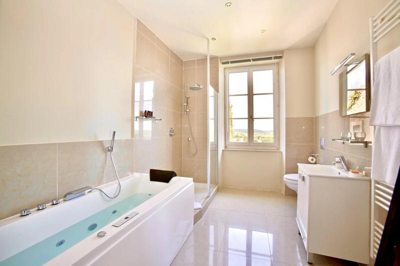 Maison - 615 m² - 16 pièces