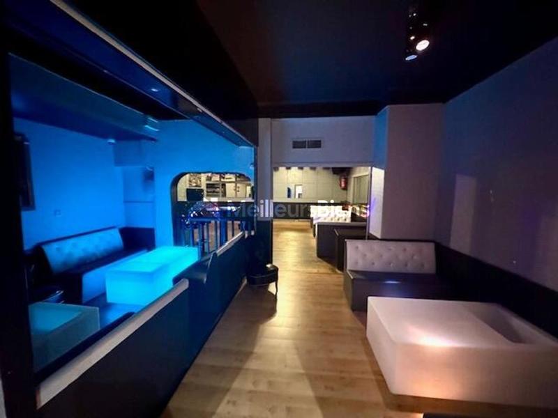 Magasins - 174 m² - 5 pièces