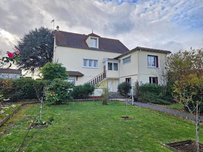 Maison - 187 m² - 9 pièces