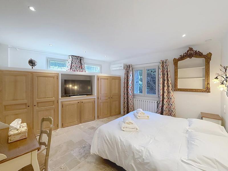 Maison - 397 m² - 8 pièces