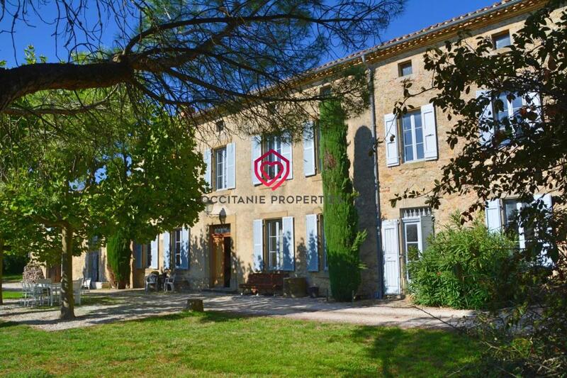 Maison de maîtres - 495 m² - 9 pièces