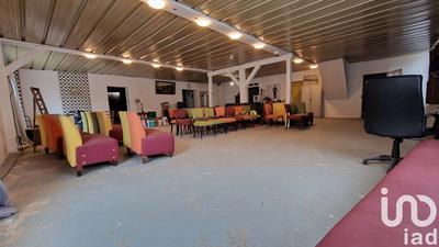 Maison - 280 m² - 9 pièces