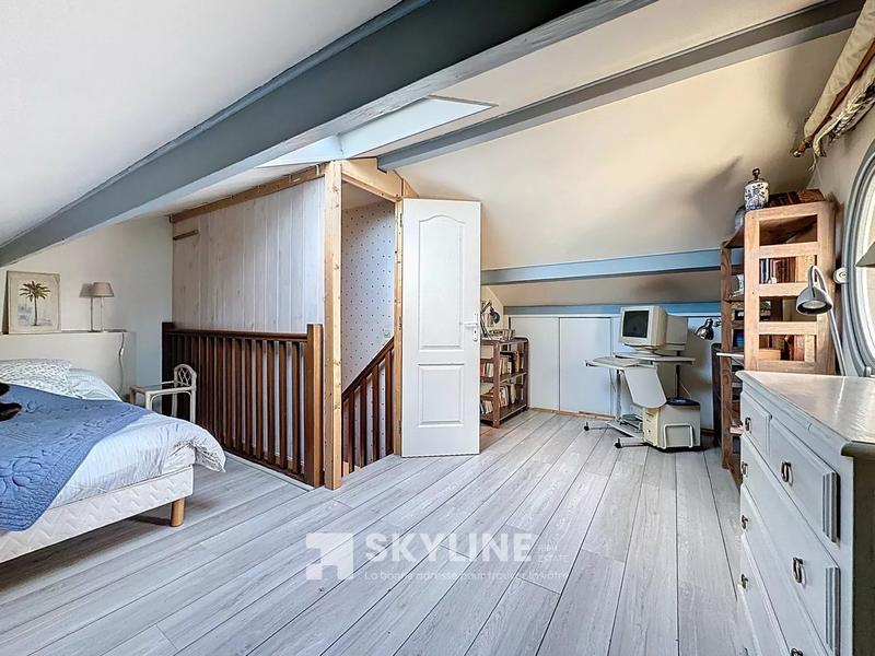 Maison - 197 m² - 9 pièces