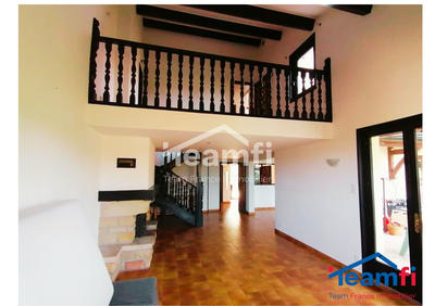 Maison - 265 m² - 10 pièces