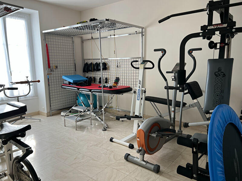 Maison - 221 m² - 6 pièces