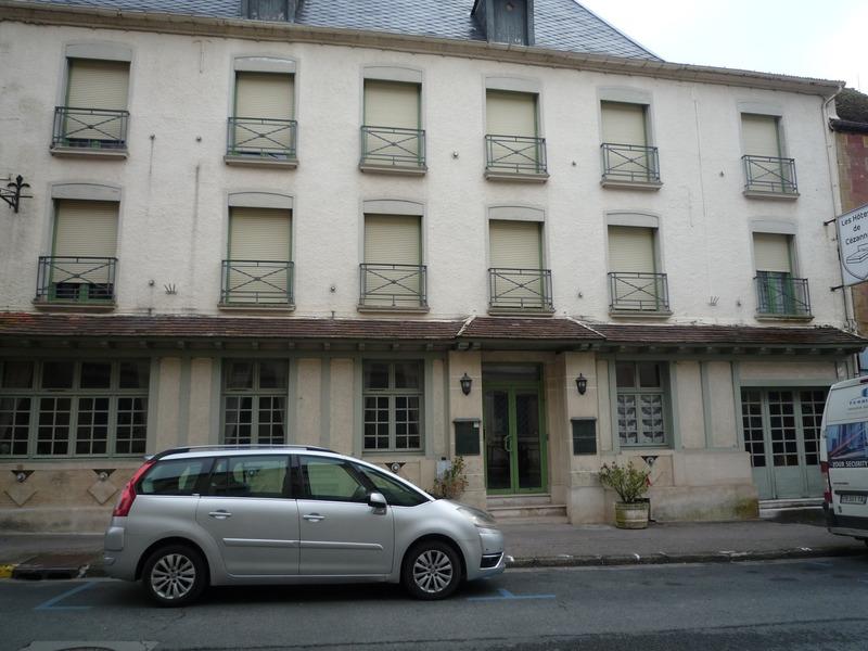Propriété - 1 200 m² - 50 pièces