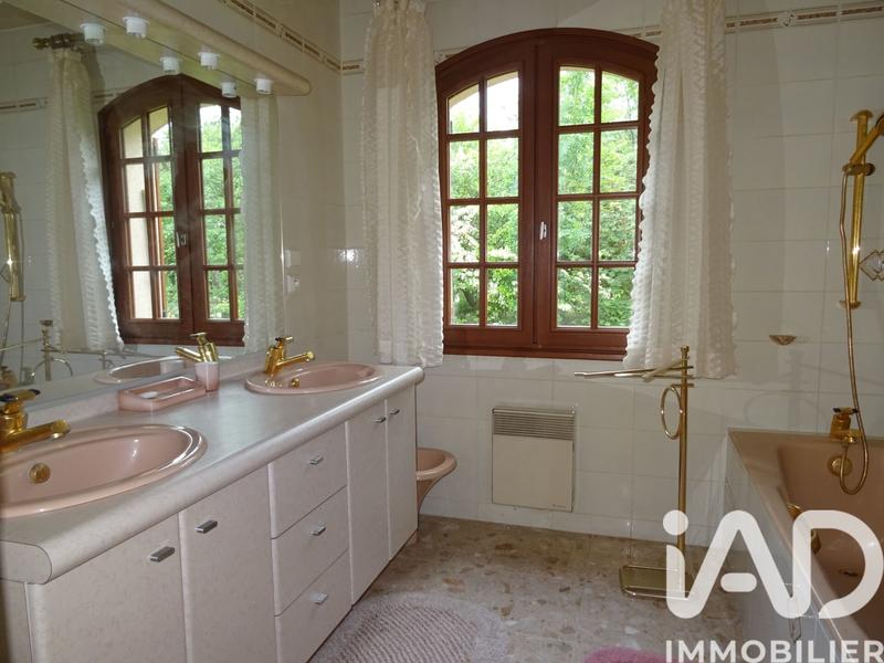 Maison - 195 m² - 9 pièces
