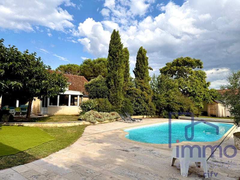 Villa - 300 m² - 9 pièces