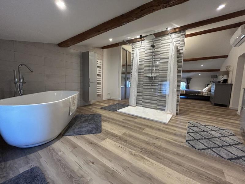 Maison - 405 m² - 13 pièces