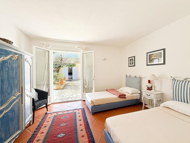 Maison chambre d'hôtes - 545 m² - 18 pièces