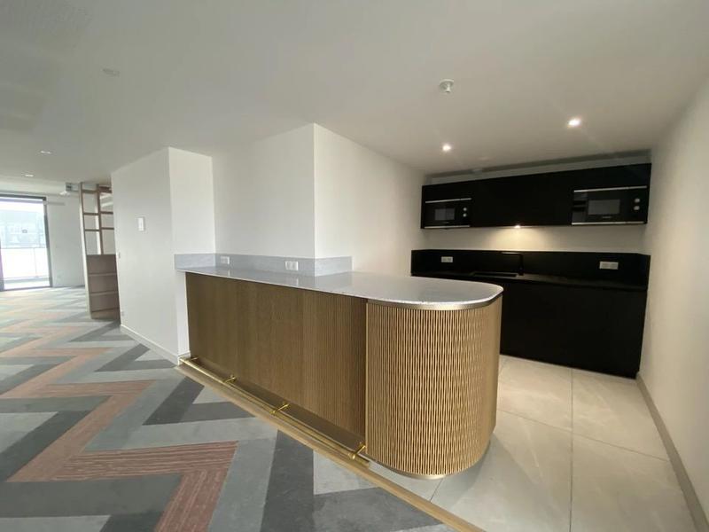 Bureau - 143 m² - 1 pièce