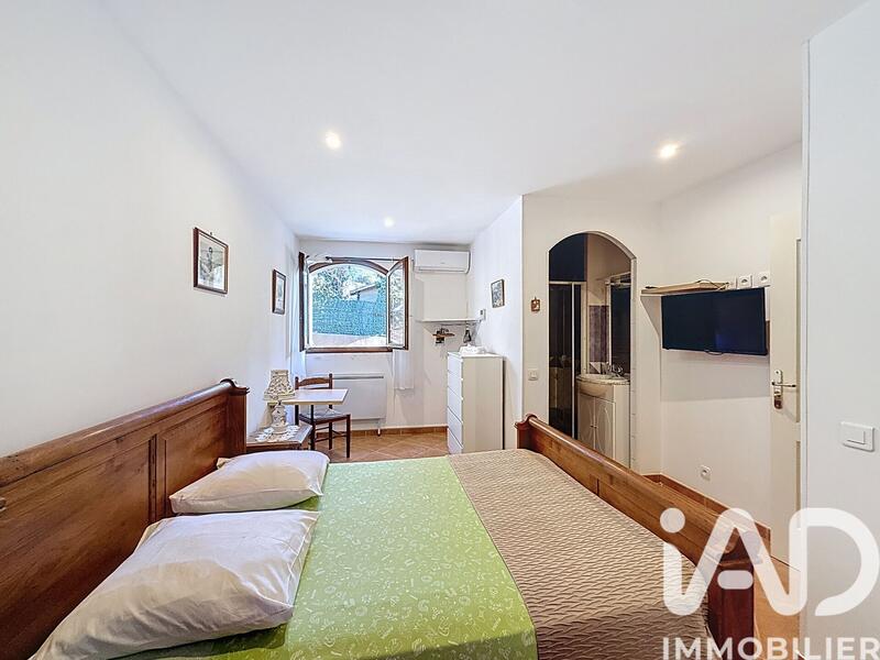 Maison - 267 m² - 8 pièces