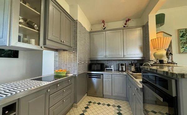 Maison - 700 m² - 15 pièces