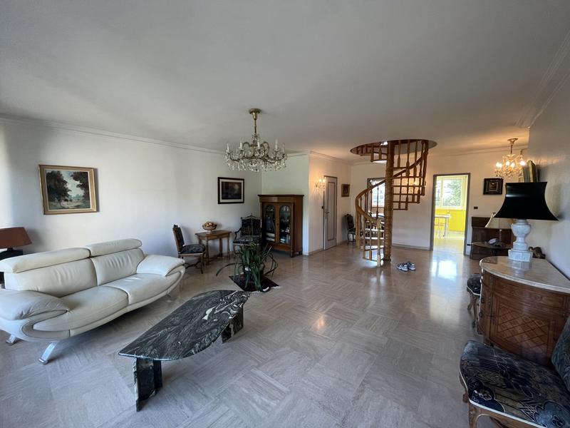 Appartement - 137 m² - 6 pièces
