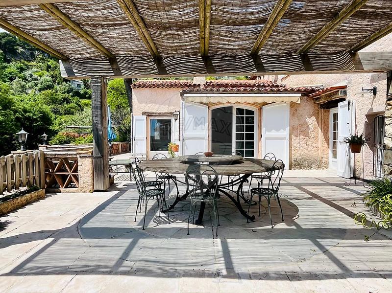 Propriété - 286 m² - 11 pièces