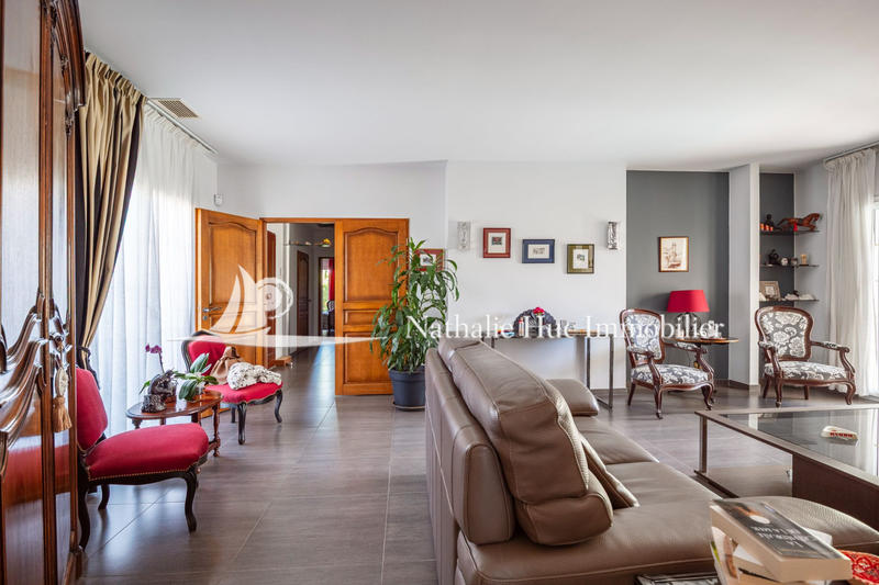 Maison - 204 m² - 7 pièces