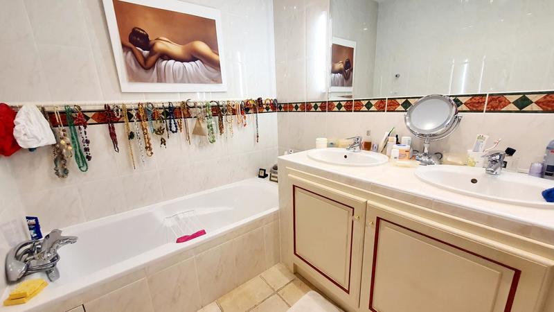 Maison - 200 m² - 8 pièces