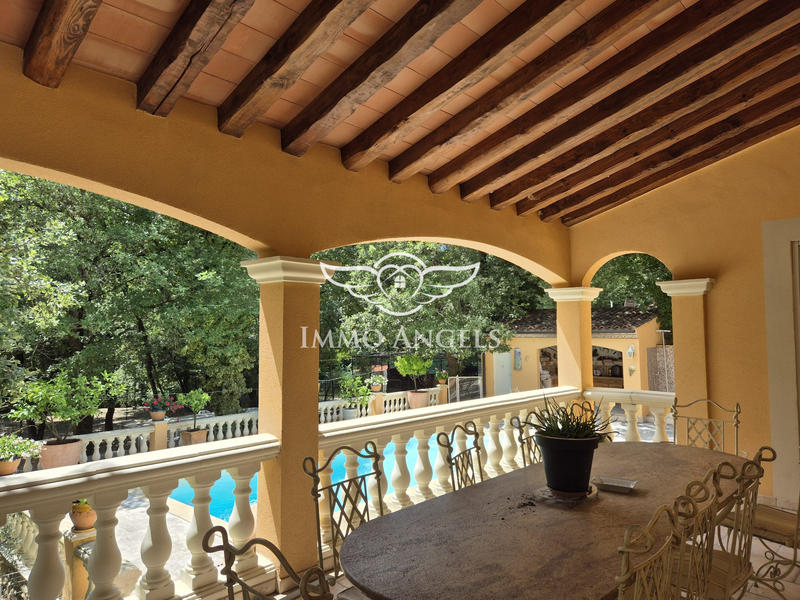 Maison traditionnelle - 213 m² - 7 pièces