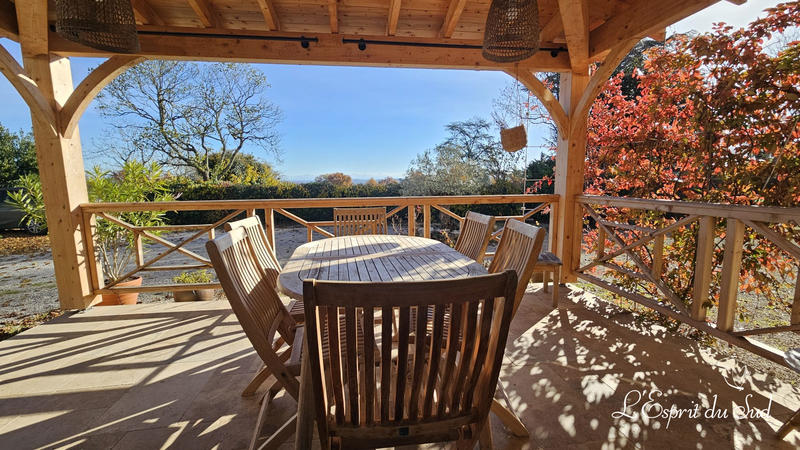 Maison - 210 m² - 8 pièces