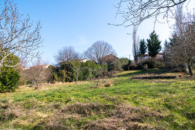 Terrain constructible - 978 m²