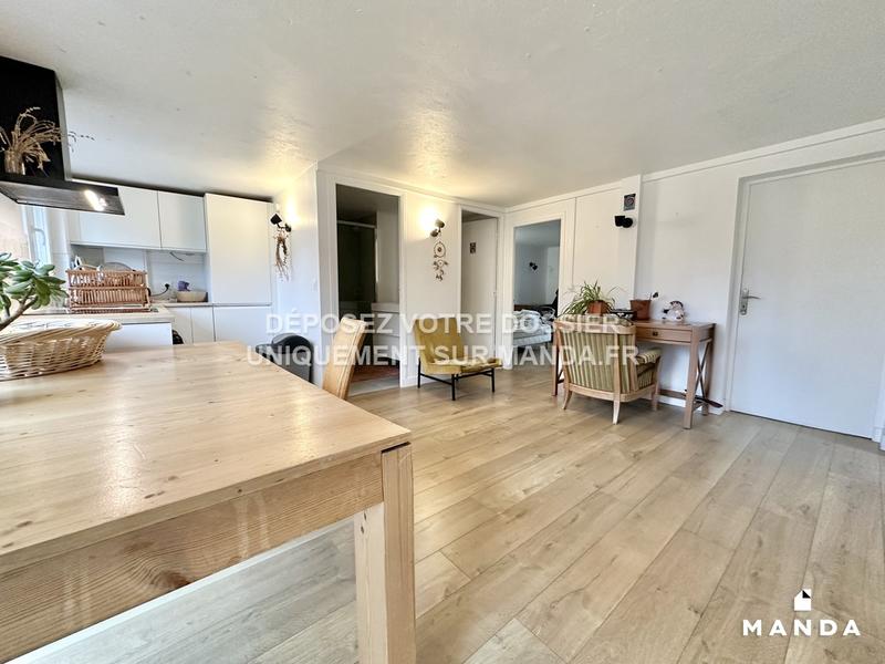 Chambre - 12 m² - 10 pièces