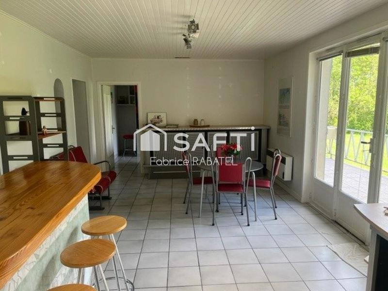 Maison - 140 m² - 5 pièces