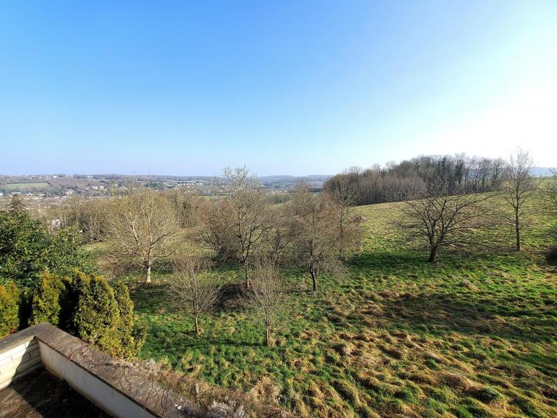 Maison - 285 m² - 8 pièces