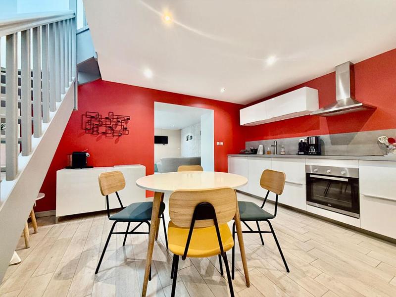 Demeure - 370 m² - 16 pièces