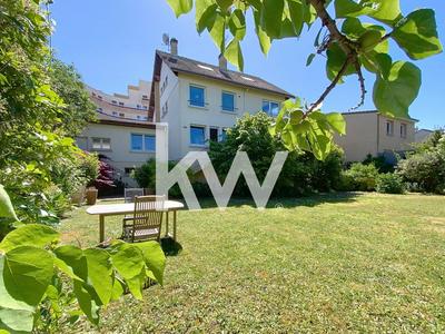 Maison - 270 m² - 8 pièces