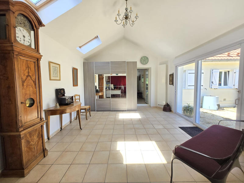 Maison - 230 m² - 9 pièces