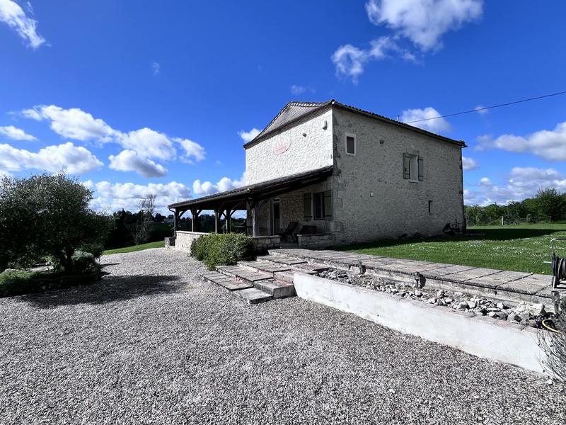 Maison traditionnelle - 230 m² - 9 pièces